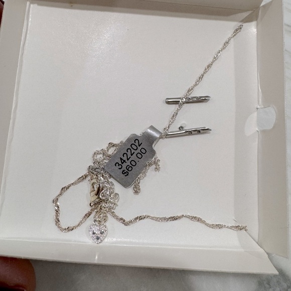 NIB Silver Heart grandmother Pendant Necklace - Picture 4 of 6